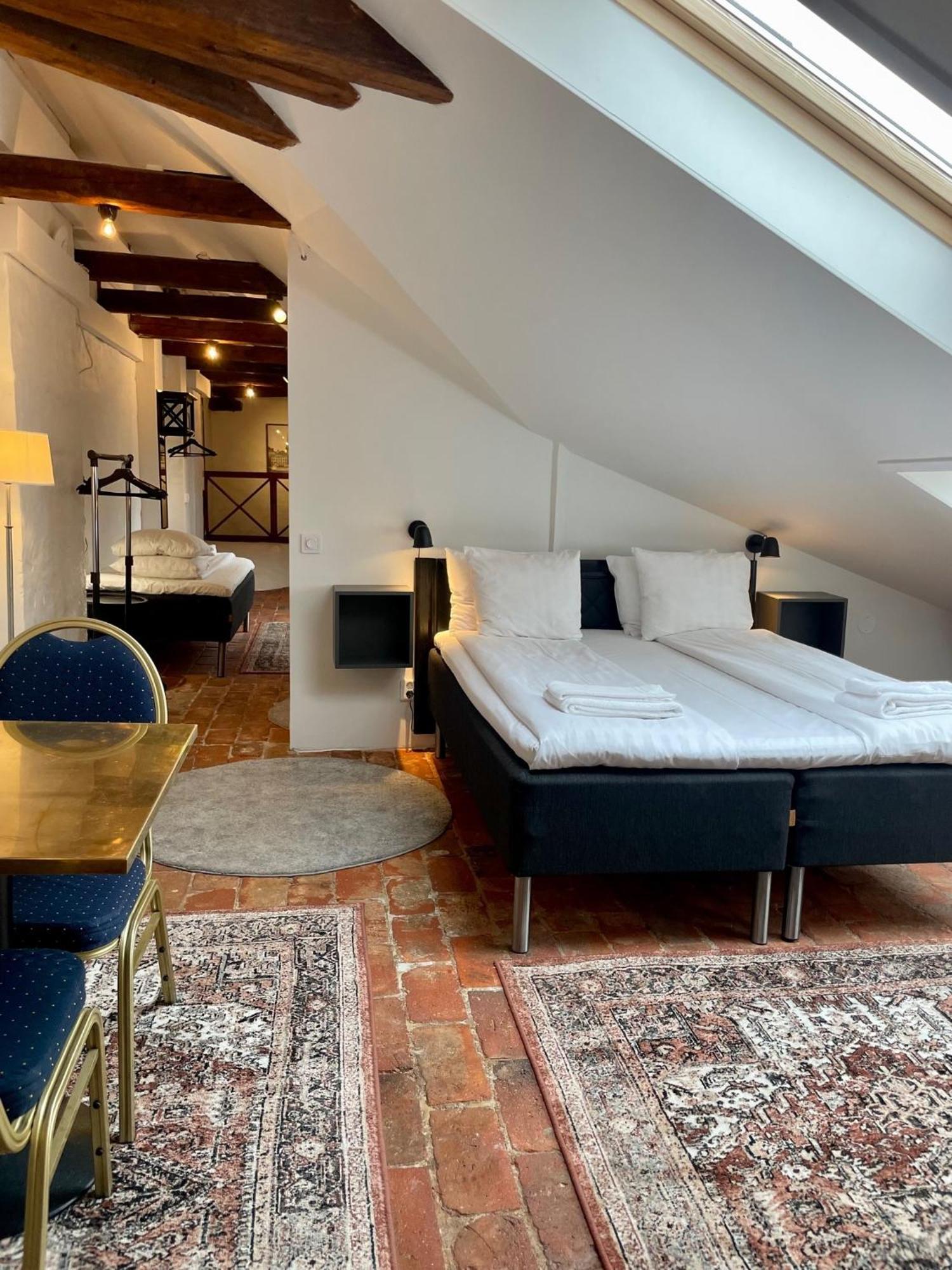 Hotel Unique 3*
