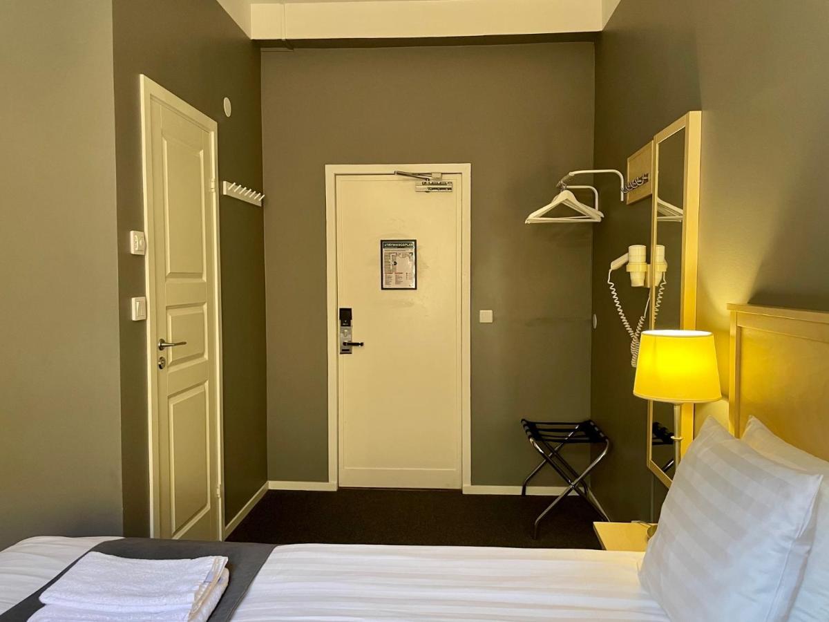 Unique Hotell 3*